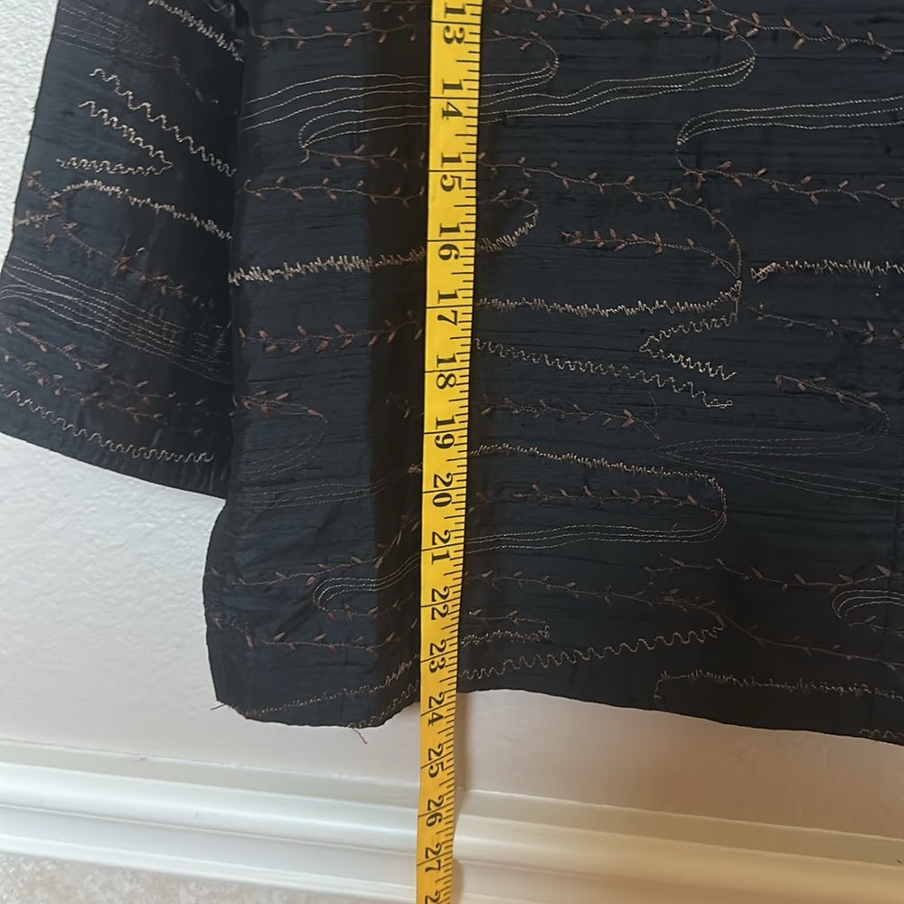 Chico's Design brown embroidered Button-Up jacket blouse 100% silk Size 2 - Picture 6 of 12